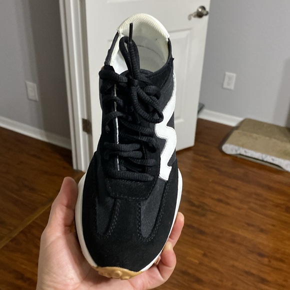 STEVE MADDEN WOMEN SNEAKERS. SIZE 6 1/2. - Picture 3 of 6